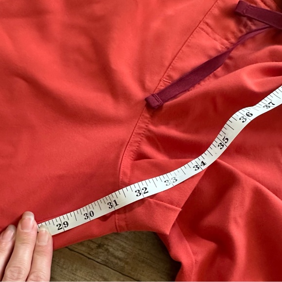 FIGS limited edition clay Large scrub set Kade pants and Kasma top like new - Picture 11 of 16